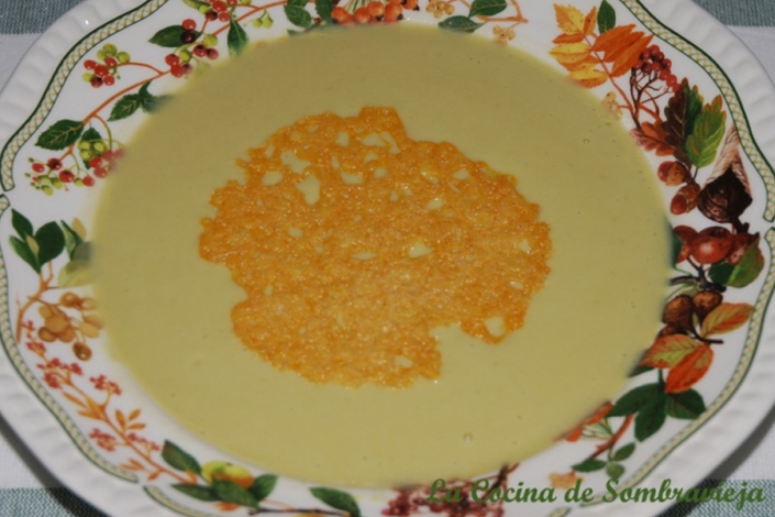 Receta de crema de espárragos con crujiente de parmesano